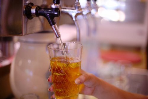 Apfelwein zapfen | Naturfreundehaus Billtalhöhe | Waldgaststätte | Königstein im Taunus