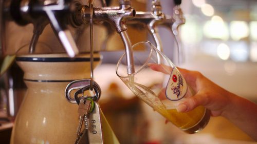 Bier zapfen | Naturfreundehaus Billtalhöhe | Waldgaststätte | Königstein im Taunus