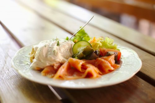 Lachs mit Salat | Naturfreundehaus Billtalhöhe | Waldgaststätte | Königstein im Taunus